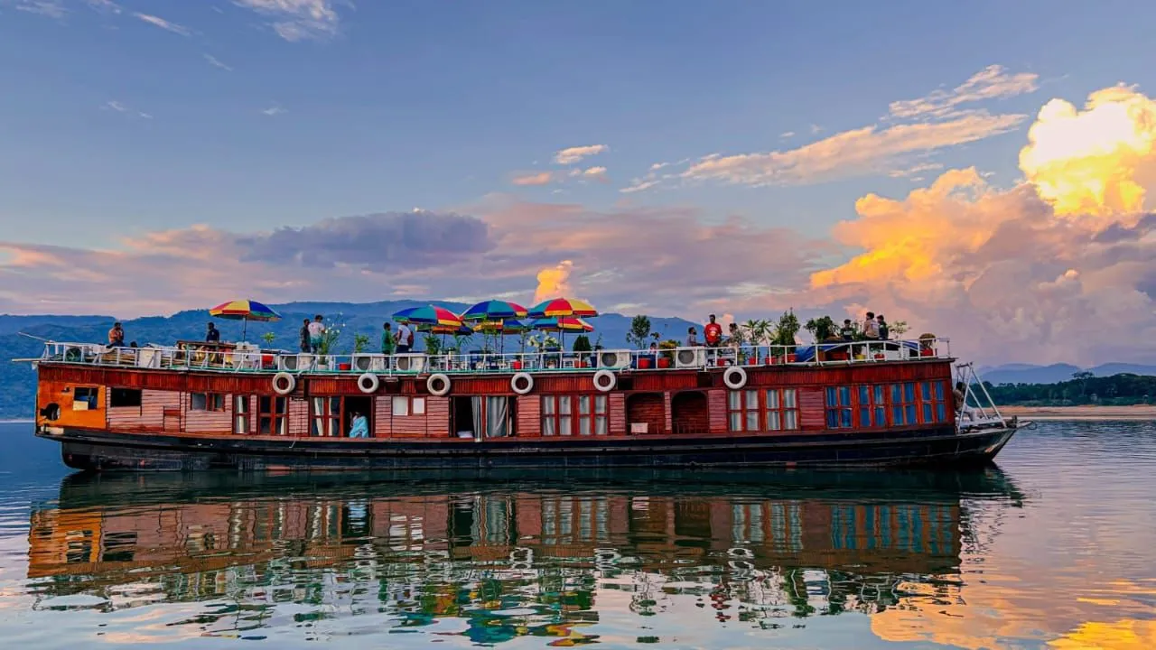 Fantasy Houseboat